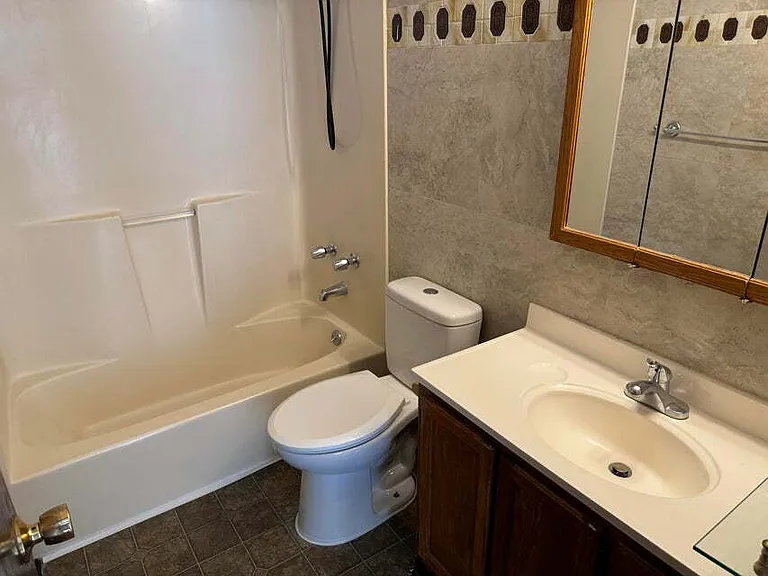 380 Canterbury Cir NW — Photo 8