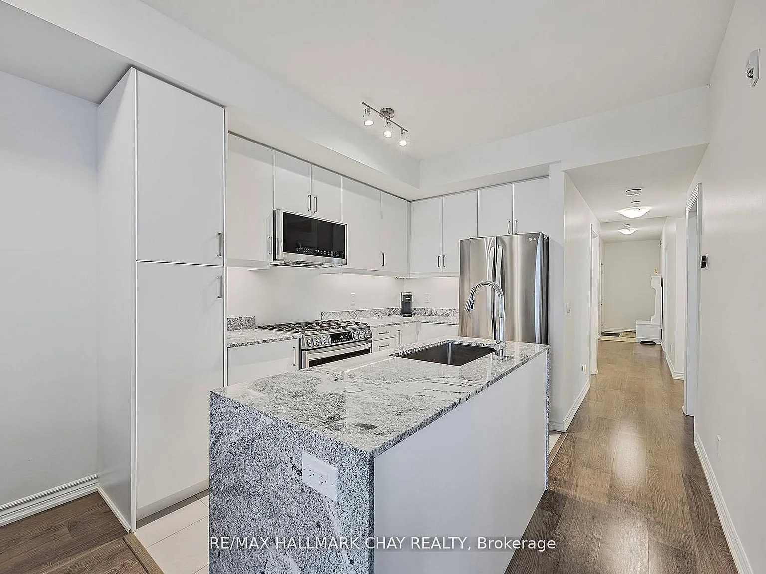 2 bed, $2,450 — Photo 4