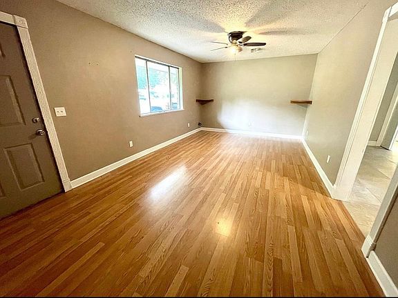 3rd image of 312 W Willow Ave