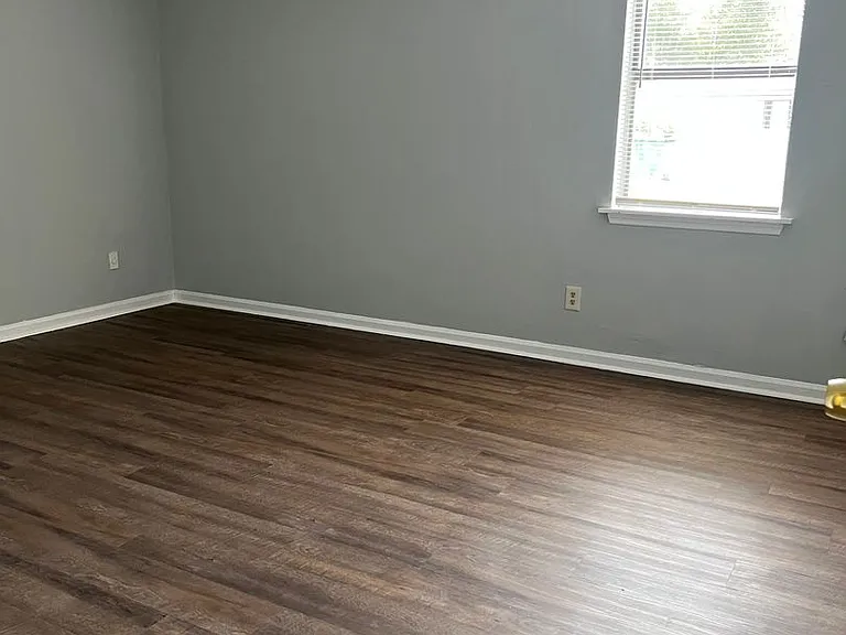 300 Carriage Ln — Photo 11