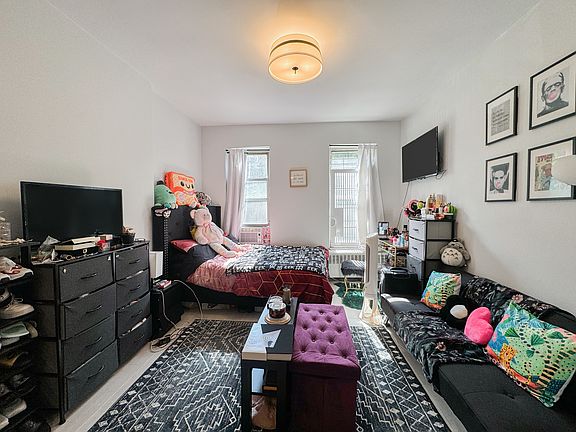 3rd image of 1411 York Ave APT 2D