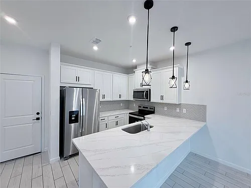 9855 Walkway Dr Photo 1