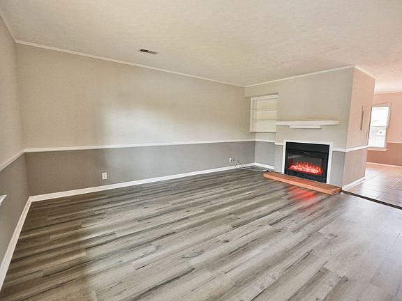3rd image of 207 Tenonwood Ct