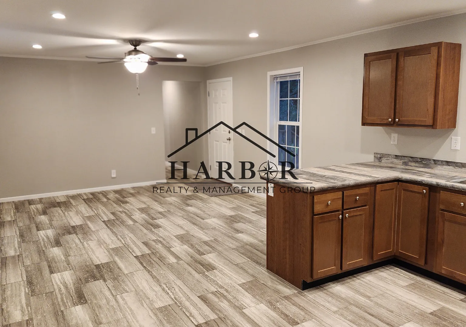 Single Family Manufactured Home — Photo 3