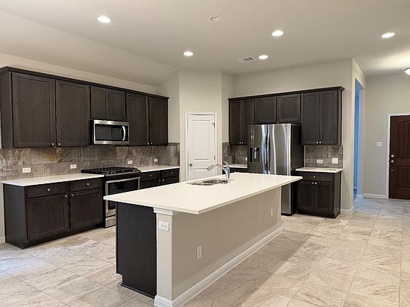 5th image of 228 Castlefields St