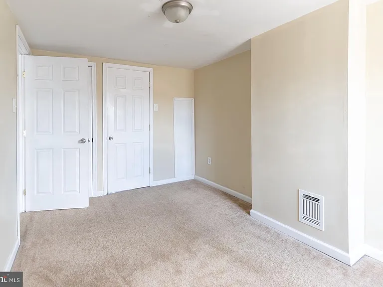 928 S 18th St — Photo 16