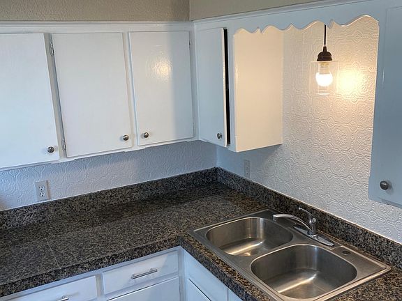 3rd image of 511 S Gabbard Dr