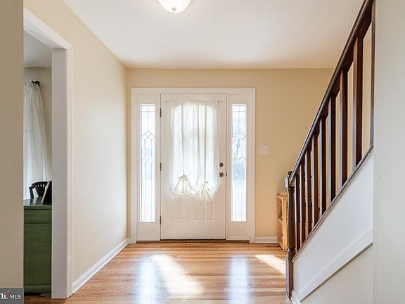 5th image of 102 Meriden Dr