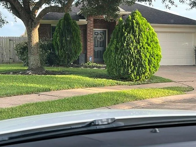 3 bed, 2.0 bath, 1652 sqft, $2,000 — Photo 1