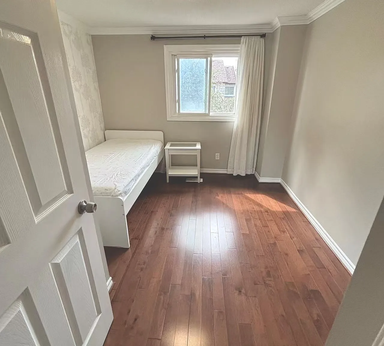 3 bed, $800 — Photo 2