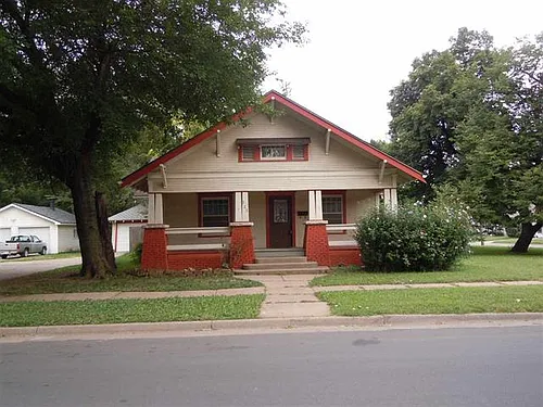 323 N Summit St Photo 1 323 N Summit St Photo 1