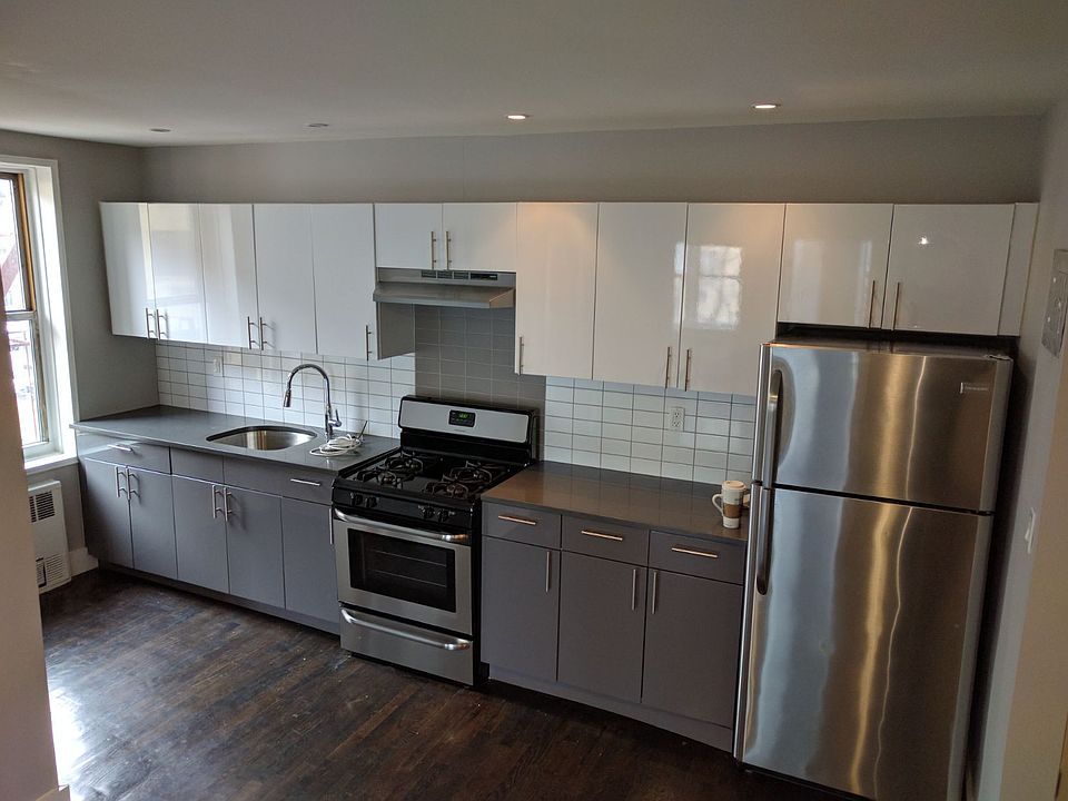 1st image of 557 E 21st St APT 3D