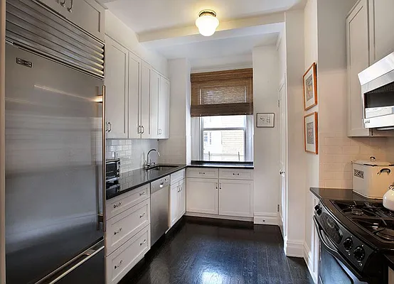 Sold by Warburg | media 4