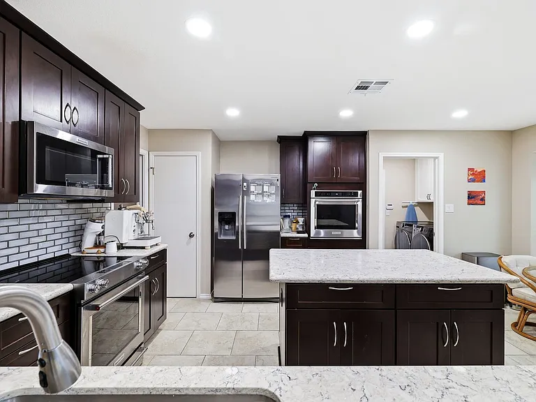 14002 Fairoak Xing — Photo 10