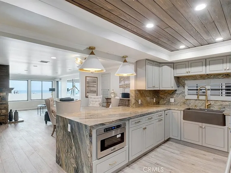 2808 W Oceanfront — Photo 8