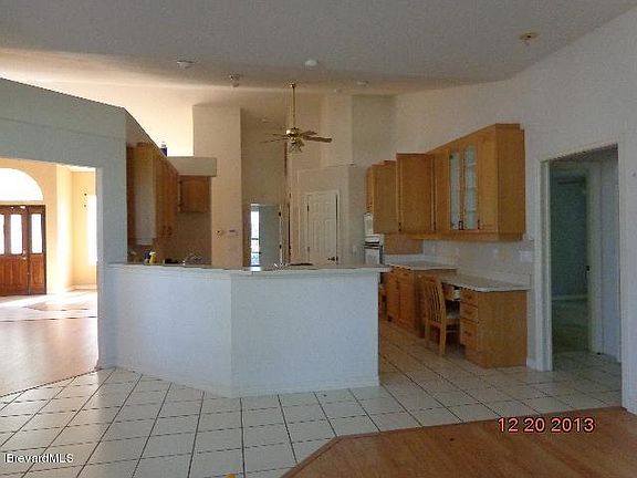 4th image of 880 Sandhill Crane Ct
