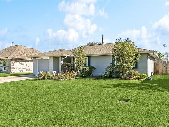 3rd image of 306 River Point Dr