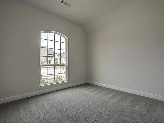 5th image of 631 Ashbury Ln