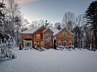 10 Canterbury Ln, Hopkinton, MA 01748