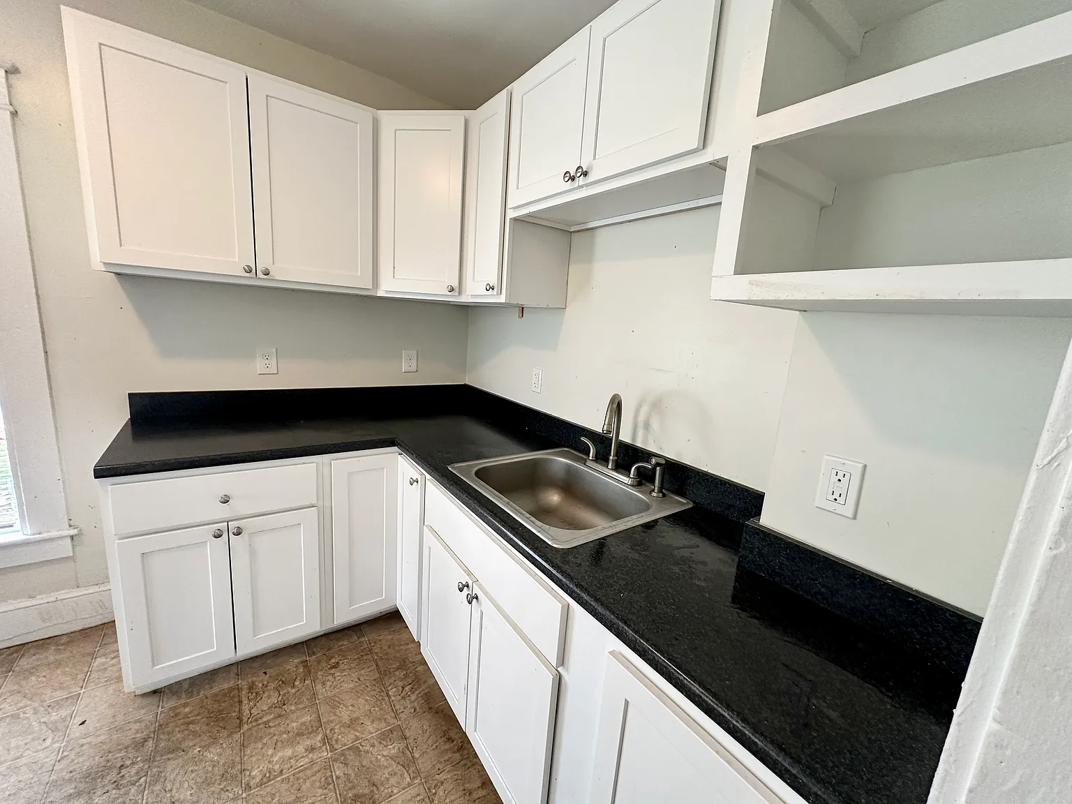 2 bed, 1000 sqft, $1,795 — Photo 2