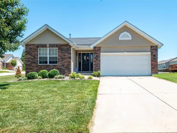 2259 Amberleigh Dr, Maryville, IL 62062