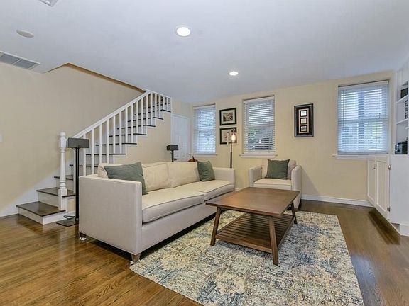 4th image of 253 Gold St #1