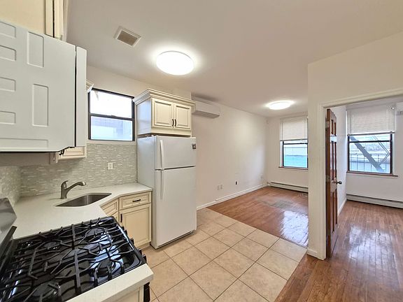 4th image of 2787 W 16th St #2F