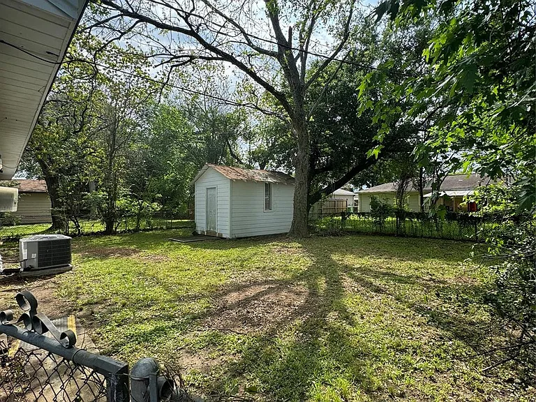 1003 Largo St — Photo 13