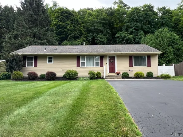 311 Blackmore Rd, Camillus, NY 13031