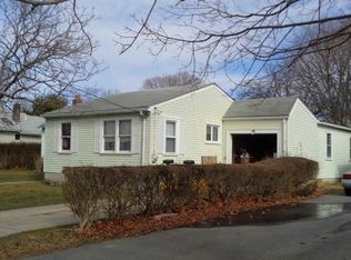 33 Renfrew Ave, Middletown, RI 02842