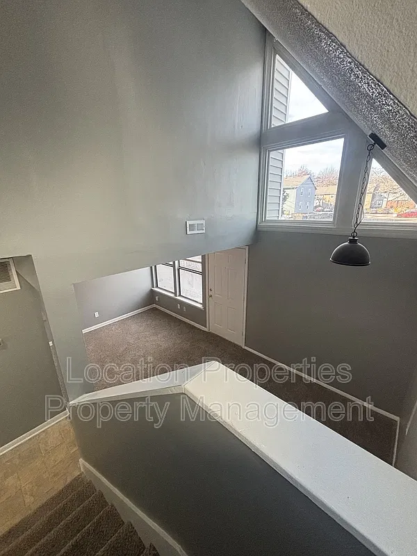 2 bed, 1.5 bath, 1050 sqft, $1,116 — Photo 3