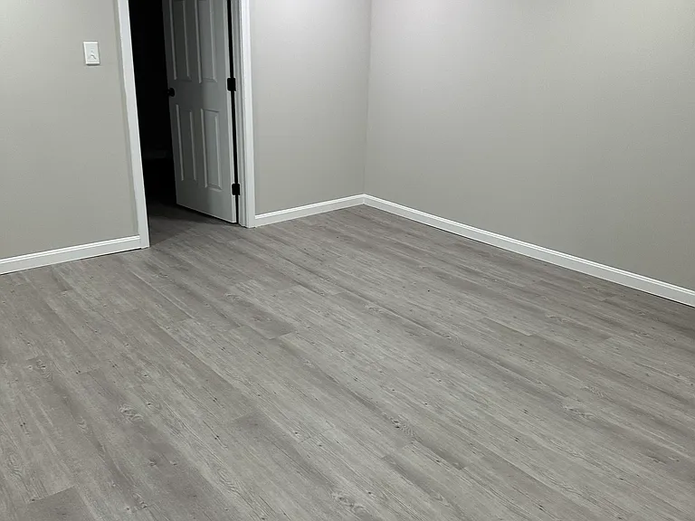626 W Kingsway Rd — Photo 13