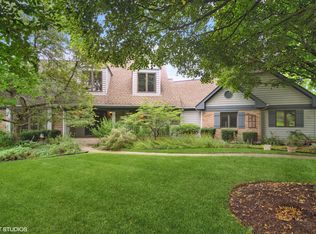 7 High Point Dr, Hawthorn Woods, IL 60047