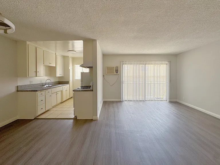 135 N 5th St #D — Photo 3