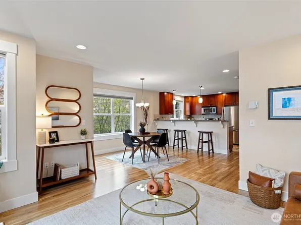 9501 Interlake Avenue N, Seattle, WA 98103