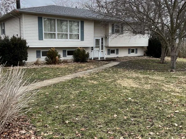 575 E Maple St, Roseville, IL 61473