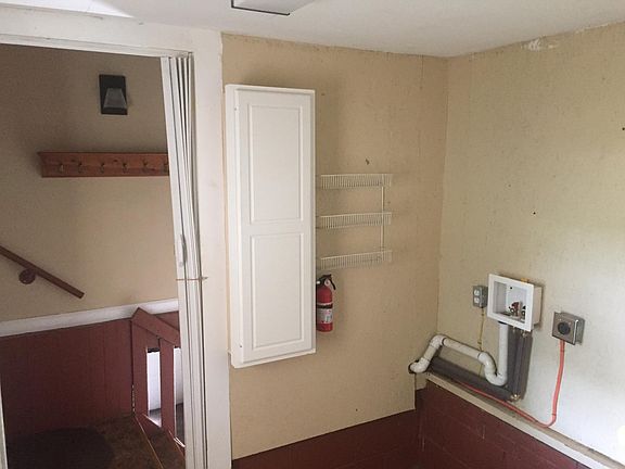 3rd image of 6712 Stuart Dr