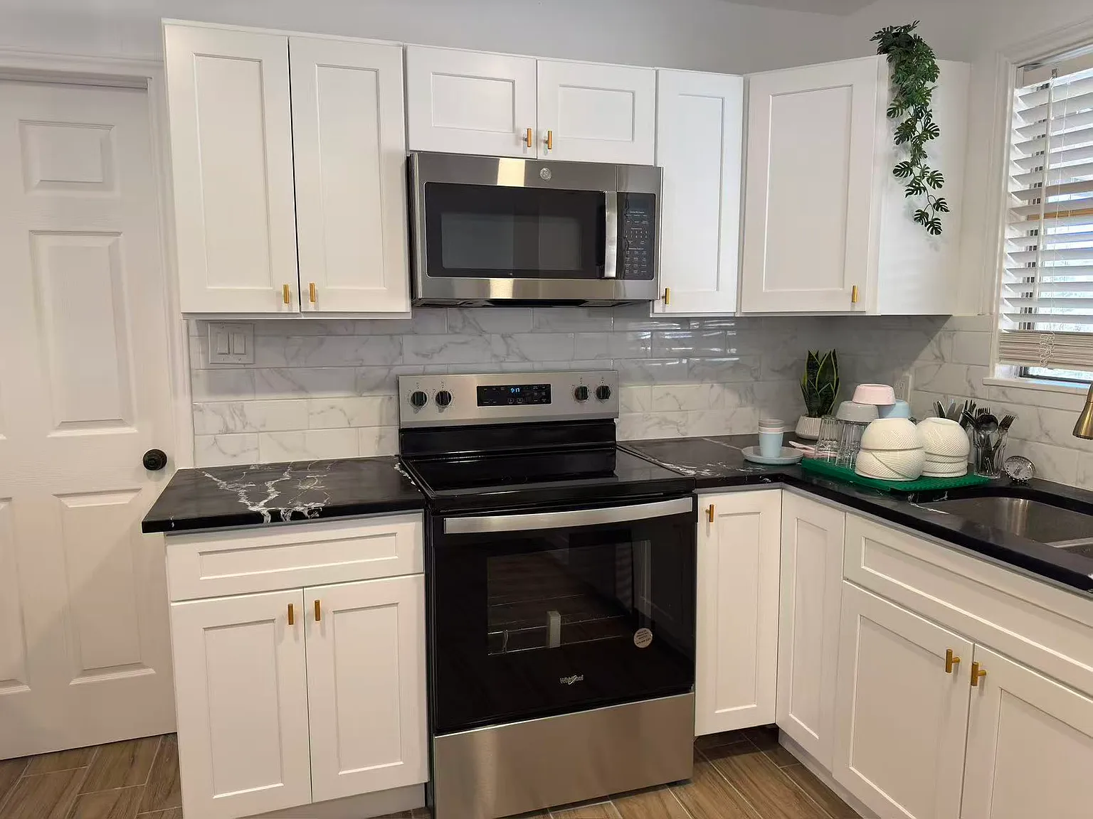3 bed, 1330 sqft, $1,950 — Photo 2