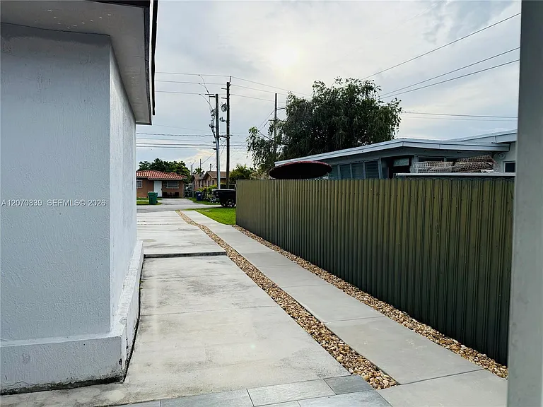 1221 SW 76th Ct — Photo 26