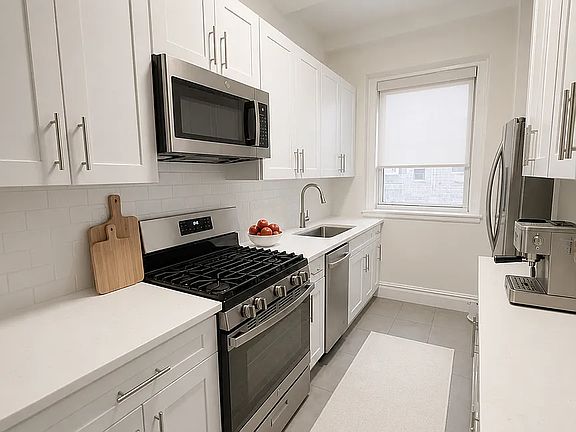 2nd image of 412 Cathedral Pkwy Unit 41