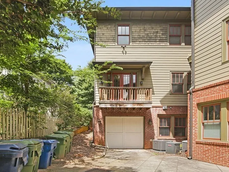 519 N Highland Ave NE — Photo 25