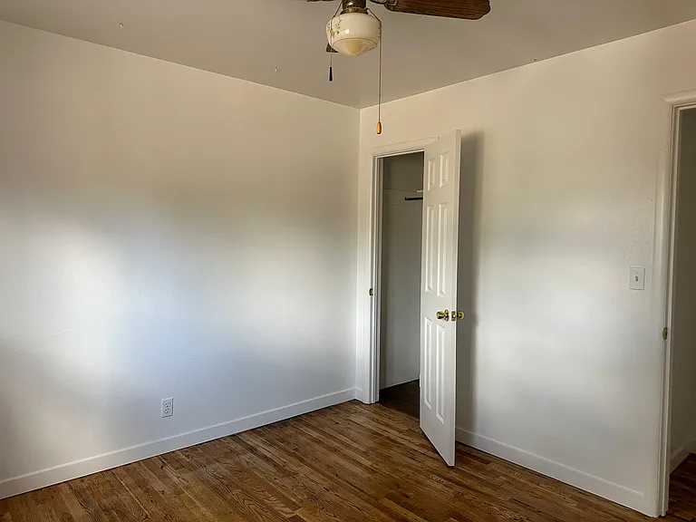 618 E 3rd St — Photo 11