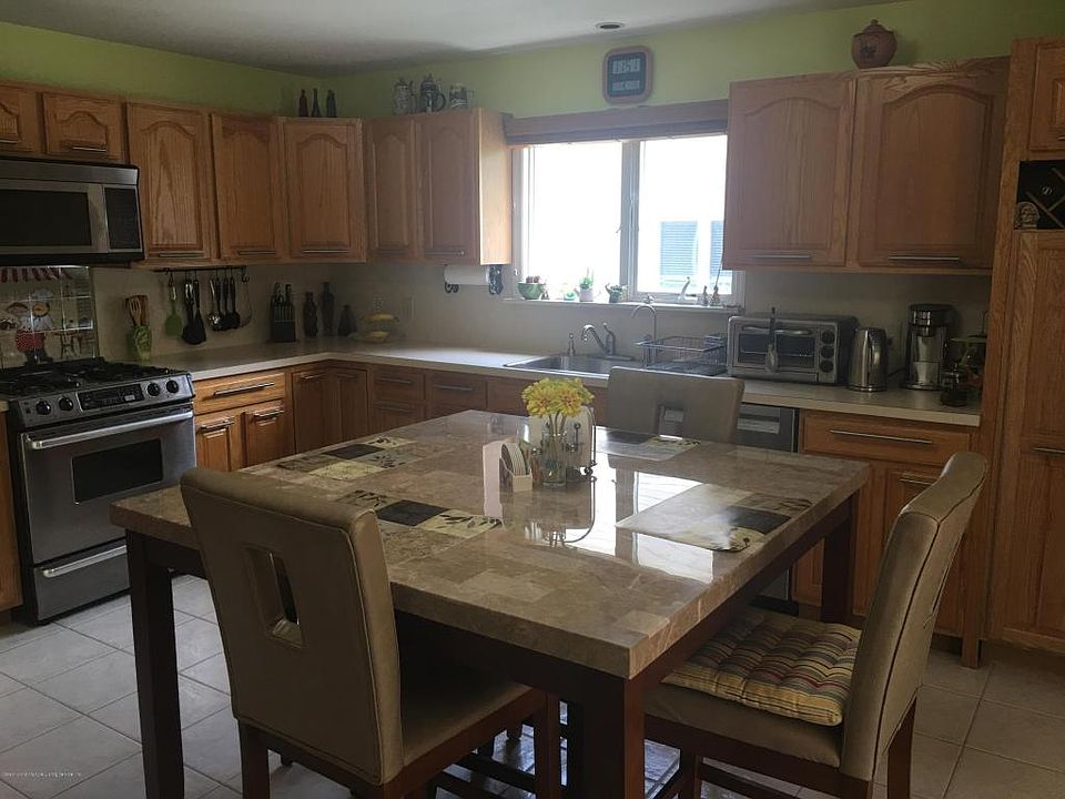 2nd image of 6526 Amboy Rd