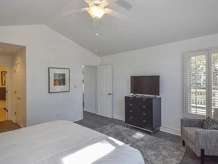 200 Starland Ln — Photo 15