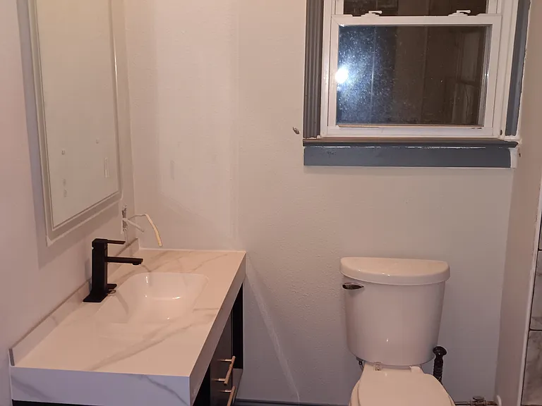 205 S Smith St — Photo 3