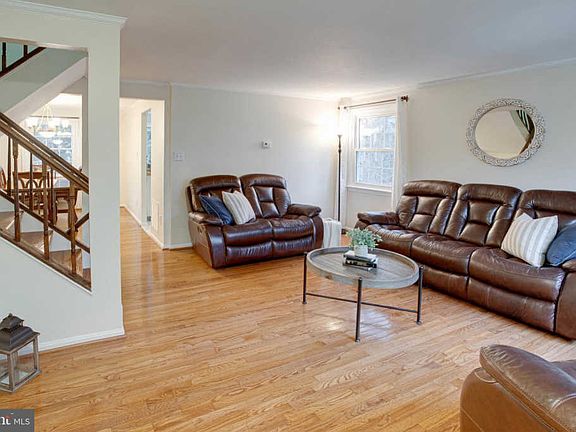 2nd image of 2968 Oakleigh Ln