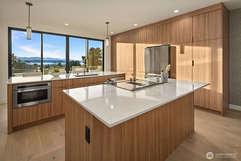 4th image of 614 5th Avenue S #A103