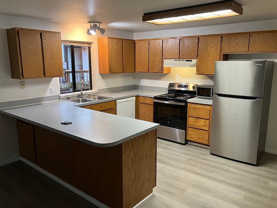 2nd image of 1700 174th Pl SE