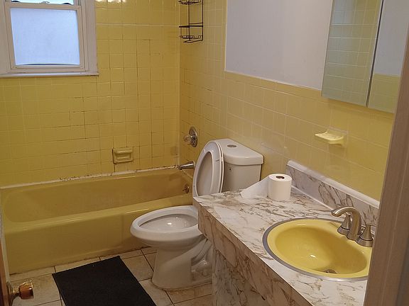 4th image of 124 Vredenburgh Ave #1