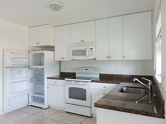 4th image of 3333 NE 20th Ave APT 27